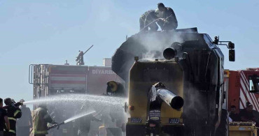 Diyarbakır'ın Sur ilçesinde biçerdöver yangını kontrol altına alındı