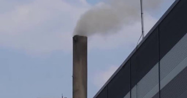 Doğan Tekstil fabrikasından yayılan duman mahalle sakinlerini rahatsız ediyor