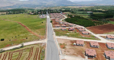 Doğanşehir Yolkoru'da tozlu yol tarihe karıştı