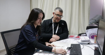 Doğum Doktoruyla Staj Arkadaşı Olan Tıp Öğrencisi