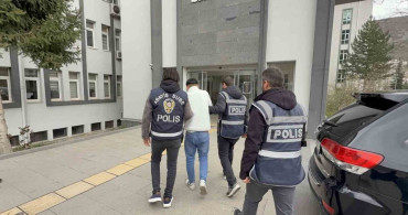 Dolandırıcı, 2.3 Milyon TL ile Kaçarken Yakalandı