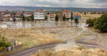 Dolu Ve Sel Domaniç'i Felç Etti