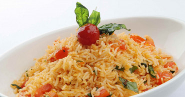 Domatesli Şehriye Pilavı Tarifi