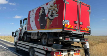 Dondurma yüklü kamyonet devrildi: 1 yaralı