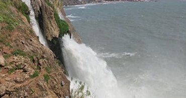 Düden Şelalesi'nden Kahverengi Denize Dönüş