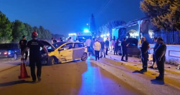Düğün salonu önünde trafik kazası: 4 yaralı