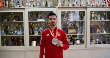 Dünya Şampiyonu Eray Şamdan, Gençliğe Hizmet İçin Veda Etti