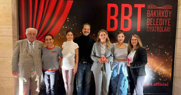 Dünya Tiyatro Günü'nde Eşeğin Gölgesi İle Çiçek Yağmuru