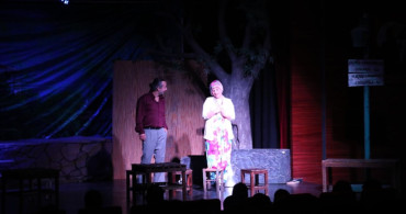 Dünya Tiyatrolar Günü İnegöl'de Komşu Köyün Delisi ile Kutlandı