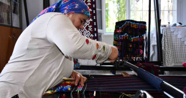 Düriye Babat, heybelerle dört çocuğunu üniversiteli yaptı
