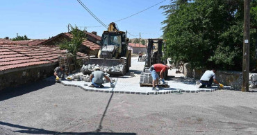 Dutluca mahallesi'nde kilit taş yol çalışması devam ediyor