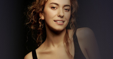 Duygu Sarışın Kimdir?