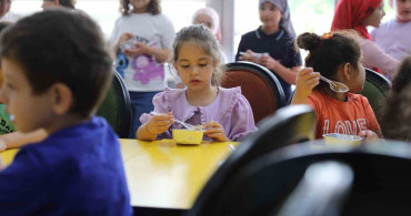 Düzce Belediyesi çocuk üniversitesi aşure etkinliği düzenledi