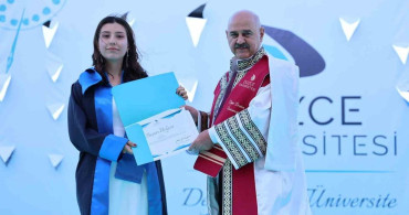 Düzce Üniversitesi mezuniyet törenleri coşkuyla başladı