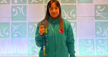 Düzce Üniversitesi'nden zehra demir, dünya ikincisi oldu