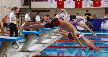 Düzce Yüzme Şenliği'nde Düzce Belediyesi Spor Akademisi Birinci Oldu