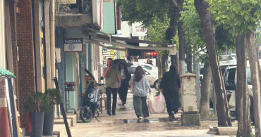 Düzce'de bunaltan sıcakların ardından yağan yağmur serinletti