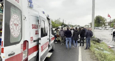 Düzce'de EDS Direğine Çarpan Otomobilin Sürücüsü İtfaiye Tarafından Kurtarıldı
