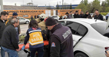 Düzce'de EDS Tabelasına Çarpan Araç Kazası