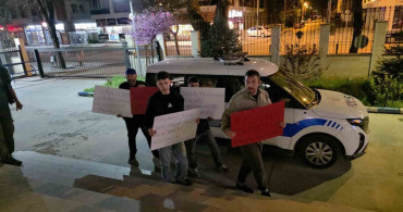 Düzce'de Gençlerden Polislere Destek Ziyareti