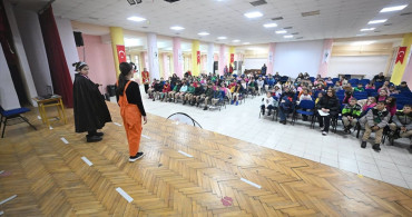 Düzce'de Gönüllü Çocuklar Spor ve Sağlık Konularında Tiyatroyla Bilgilendiriyor