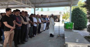 Düzce'de kocası tarafından öldürülen kadın son yolculuğuna uğurlandı
