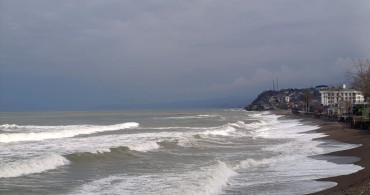 Düzce'de Kuvvetli Rüzgar Dalga Boyunu Yükseltti