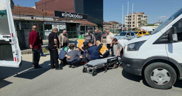 Düzce'de Minibüs ve Motosiklet Çarpıştı: 1 Yaralı