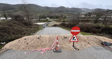 Düzce'de Sağanak Yağış Yol Ulaşımını Engelledi