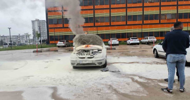 Düziçi Hastane Otoparkında Otomobil Yangını