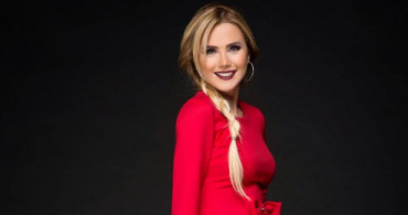 Ece Erken'den Bikinili Paylaşım
