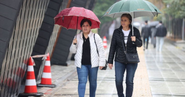 Edirne ve Kırklareli'nde Sağanak Yağışlar Hayatı Olumsuz Etkiliyor