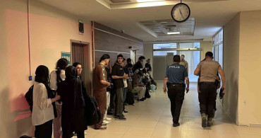 Edirne'de 24 düzensiz göçmen ile göçmen kaçakçılığı şüphelisi yakalandı