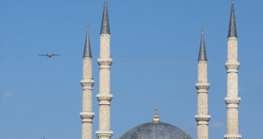 Edirne'de F-16'lar ve Bayraktar Akıncı'dan Gösteri Uçuşları