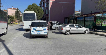 Edirne'de Minibüs ve Otomobil Çarpıştı