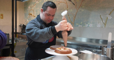 Edirne'de Özel Gereksinimli Öğrencilere Pasta Yapım Atölyesi