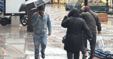 Edirne'de Sağanak Yağış Hayatı Olumsuz Etkiliyor