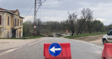 Edirne'de Tunca Nehri Taşarak Saraçhane Köprüsü Trafiğe Kapandı