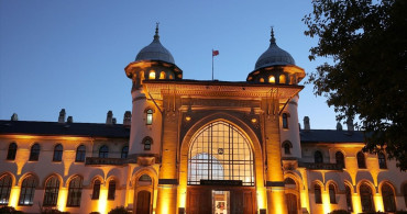 Edirne'nin Tarihi Garı Nostaljik Aydınlatma ile Işıklandırıldı