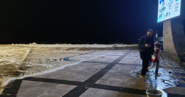 Edremit Körfezi'nde Lodos Hayatı Olumsuz Etkiledi