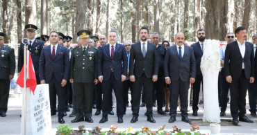 Edremit'te 15 Temmuz şehitleri dualarla anıldı