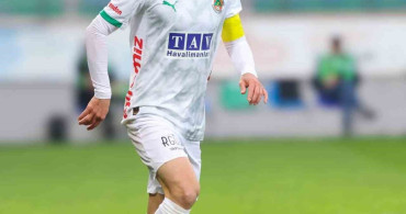 Efecan Karaca Ameliyat Oldu