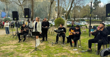 Efeler'de Anneler Günü Şenliği Coşkusu
