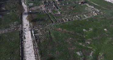 Efes Antik Kenti'nde Sıradışı Buluntular: Mermer Küvet ve Heykel