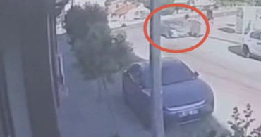 Ehliyetsiz gencin kullandığı otomobil motosiklet mağazasına daldı: 2,3 milyon lira zarar