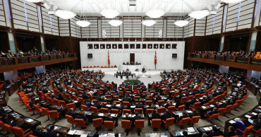 Hazine ve Maliye Bakanı'ndan Eleştirilere Yanıt: Ekonomiyi Meclis Üyeniz Burhan Şenatalar'dan Öğrendim!