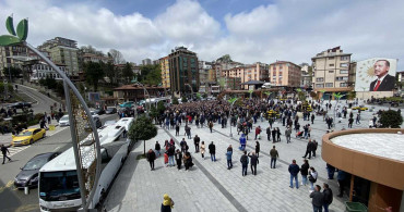 Ekrem İmamoğlu Rize'de boş meydana konuştu: Beklediği kalabalığı bulamadı