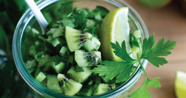 Ekşili Yeşil Salata Tarifi