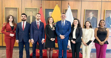 Ekvador'dan Türkiye Büyükelçisi Yalçın'a Onur Nişanı