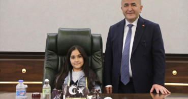 Elazığ Valisi Hatipoğlu, Vali Olma Hayali Kuruyan Eylül Mina’yı Ağırladı